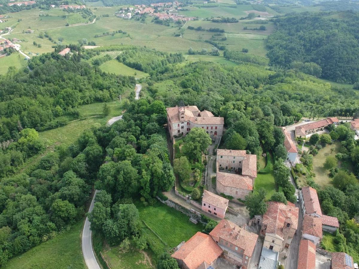Belvilla By Oyo Castello Di Robella Bagian luar foto