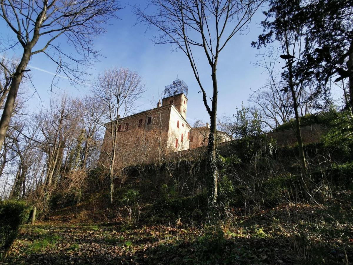 Belvilla By Oyo Castello Di Robella Bagian luar foto