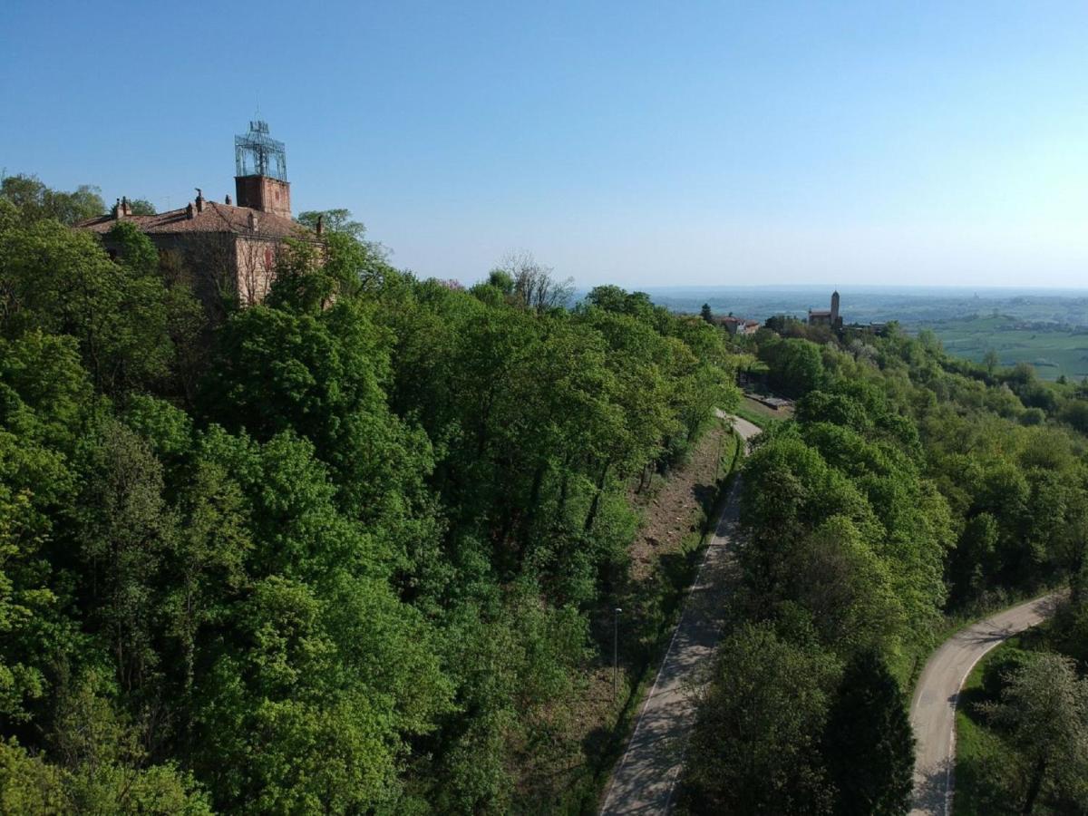 Belvilla By Oyo Castello Di Robella Bagian luar foto