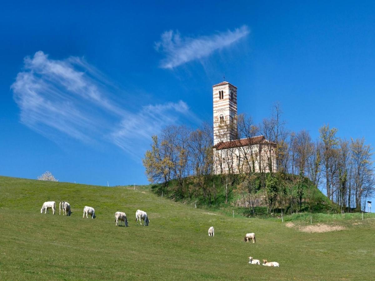 Belvilla By Oyo Castello Di Robella Bagian luar foto